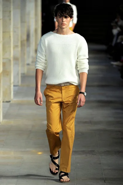 Look 19